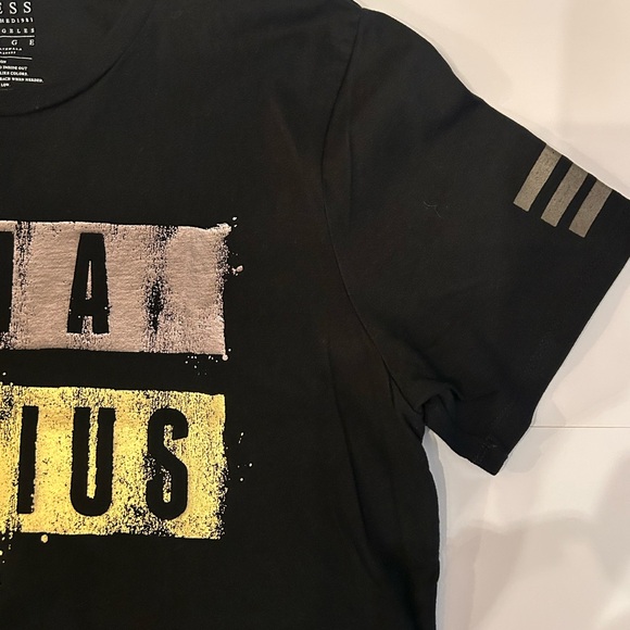 Guess T shirt gently worn, size L, 100% cotton, machine wash cold. - Picture 7 of 10